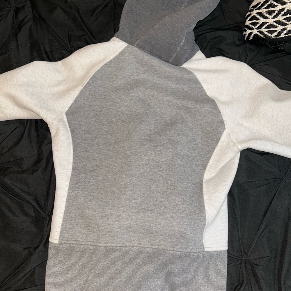 Lululemon Scuba Hoodie Sz 8 - Picture 2 of 3